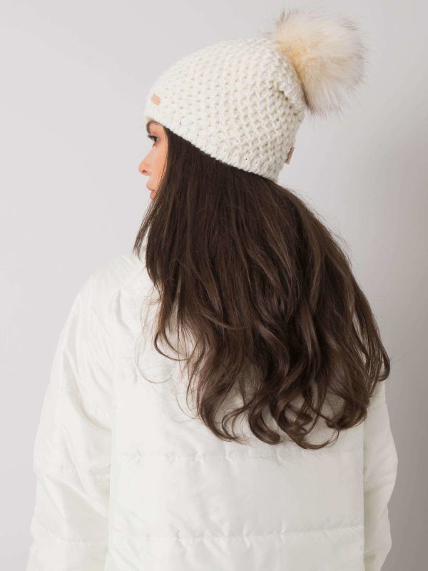 Wholesale White winter hat with pompom